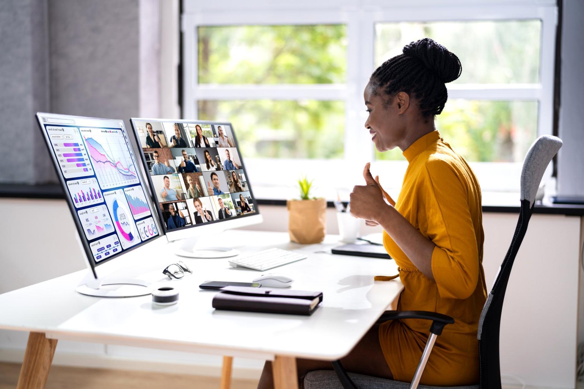Experto explicando métricas de startup en una sesión de webinar en directo
